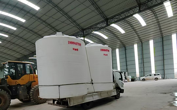 特加厚民勤塑料大桶装车运输交付实录